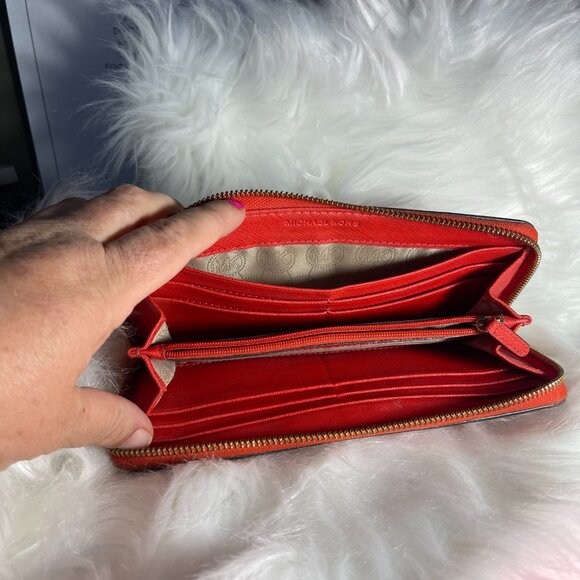 Michael Kors Jet Set ZA Continental Leather Zip wallet - Picture 13 of 16